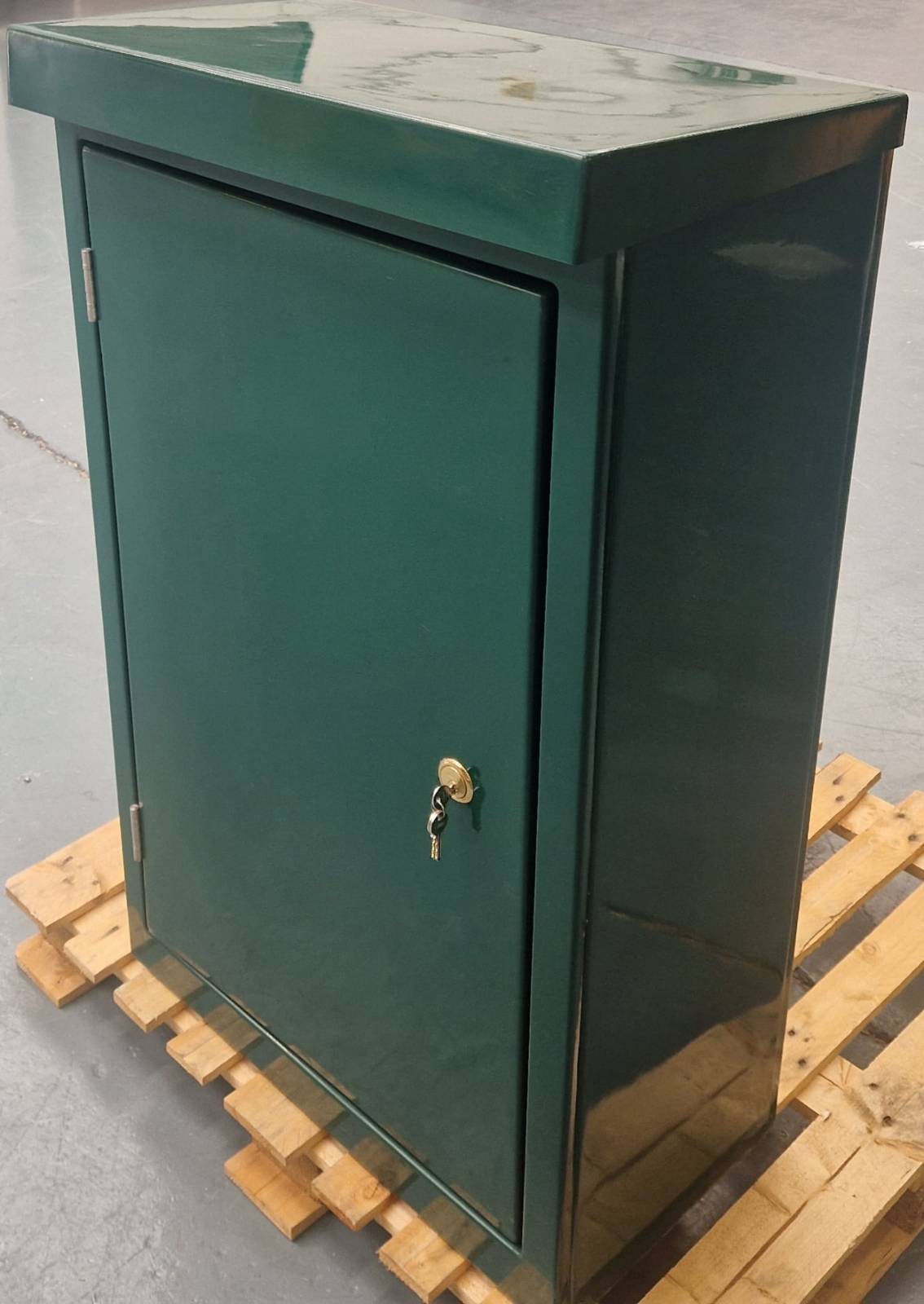 GRP kiosk single door 750x400x1250mm
